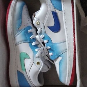 Jordan 1 low brand new,tried on once